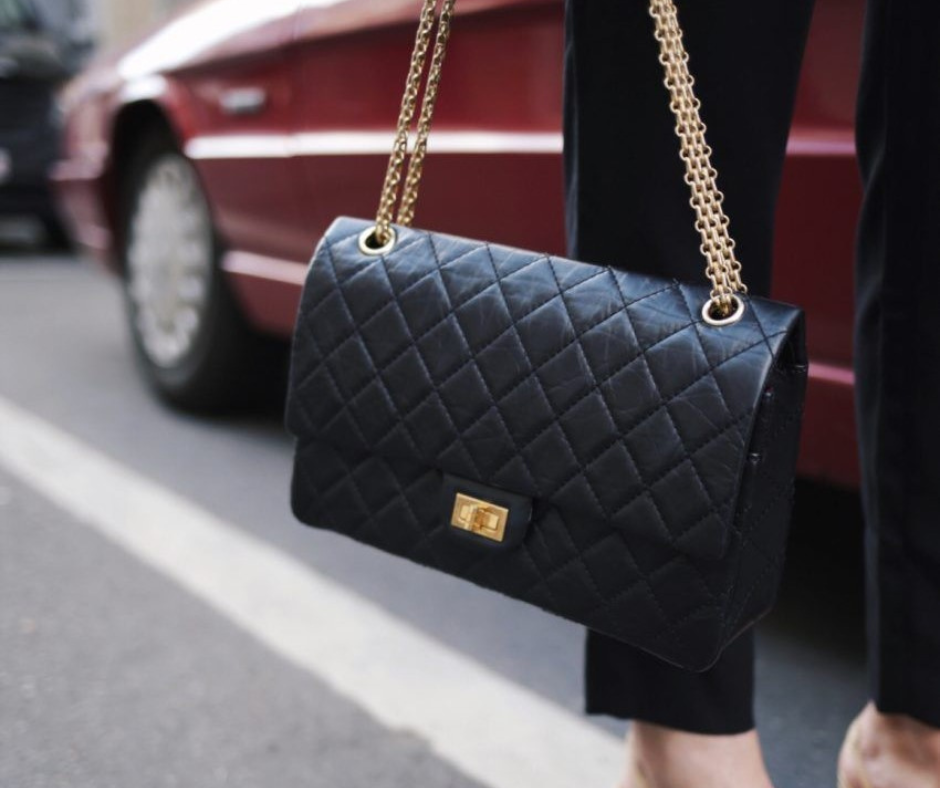 Le sac 2 55 de la maison Chanel Sac d occasion