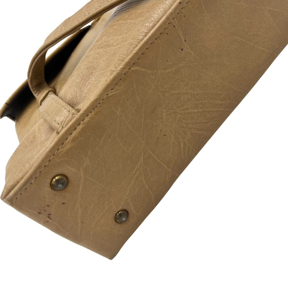 Sac à main en cuir marron avec fermoir