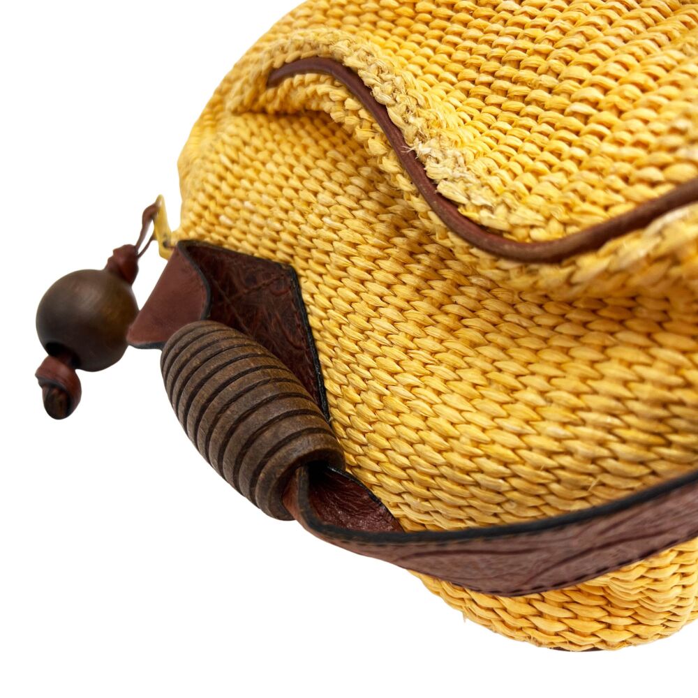 Sac à bandoulière en paille avec détails bois