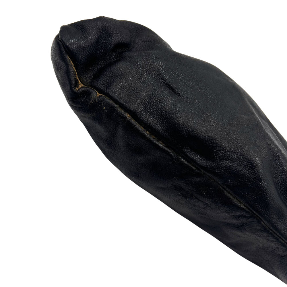 Pochette noire avec fermoir en plastique