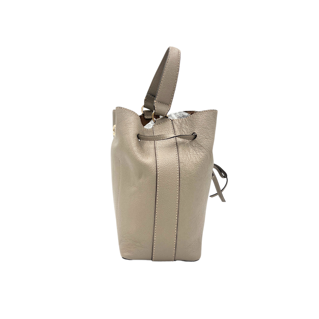 Sac seau en cuir gris