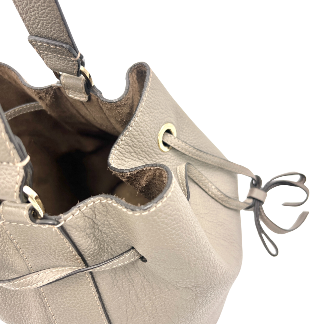 Sac seau en cuir gris
