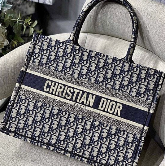 Dior Tote Book : l’histoire d’une icône indémodable